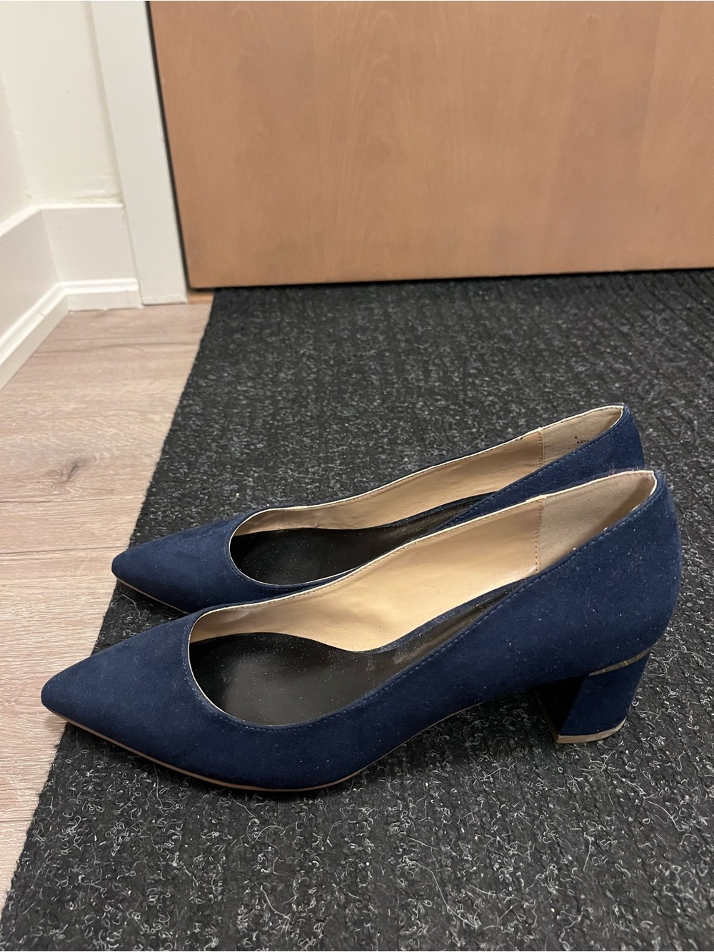 Expression Navy Pointed-Toe Block Heel Pumps Size 8